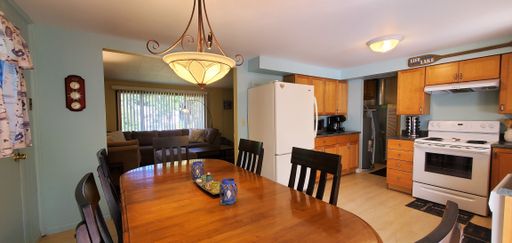 Off-Season Charming 3-Bedroom, 1.5-Bathroom Fully Furnished Rental