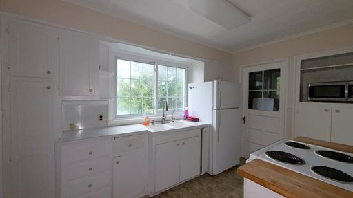 13497 Center Rd, Traverse City, MI 49686