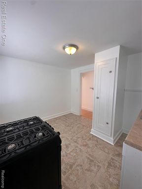 122 W Houstonia Avenue unit B, Royal Oak, MI 48073