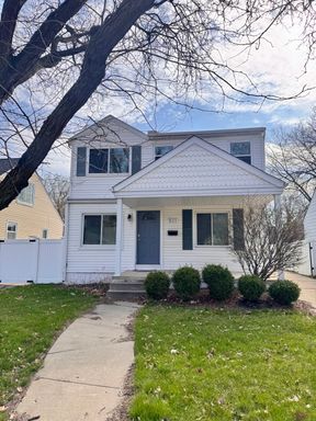 Spacious 5-Bedroom Home in Prime Royal Oak Location – $2,900/month – photo 1