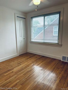 122 W Houstonia Avenue unit B, Royal Oak, MI 48073