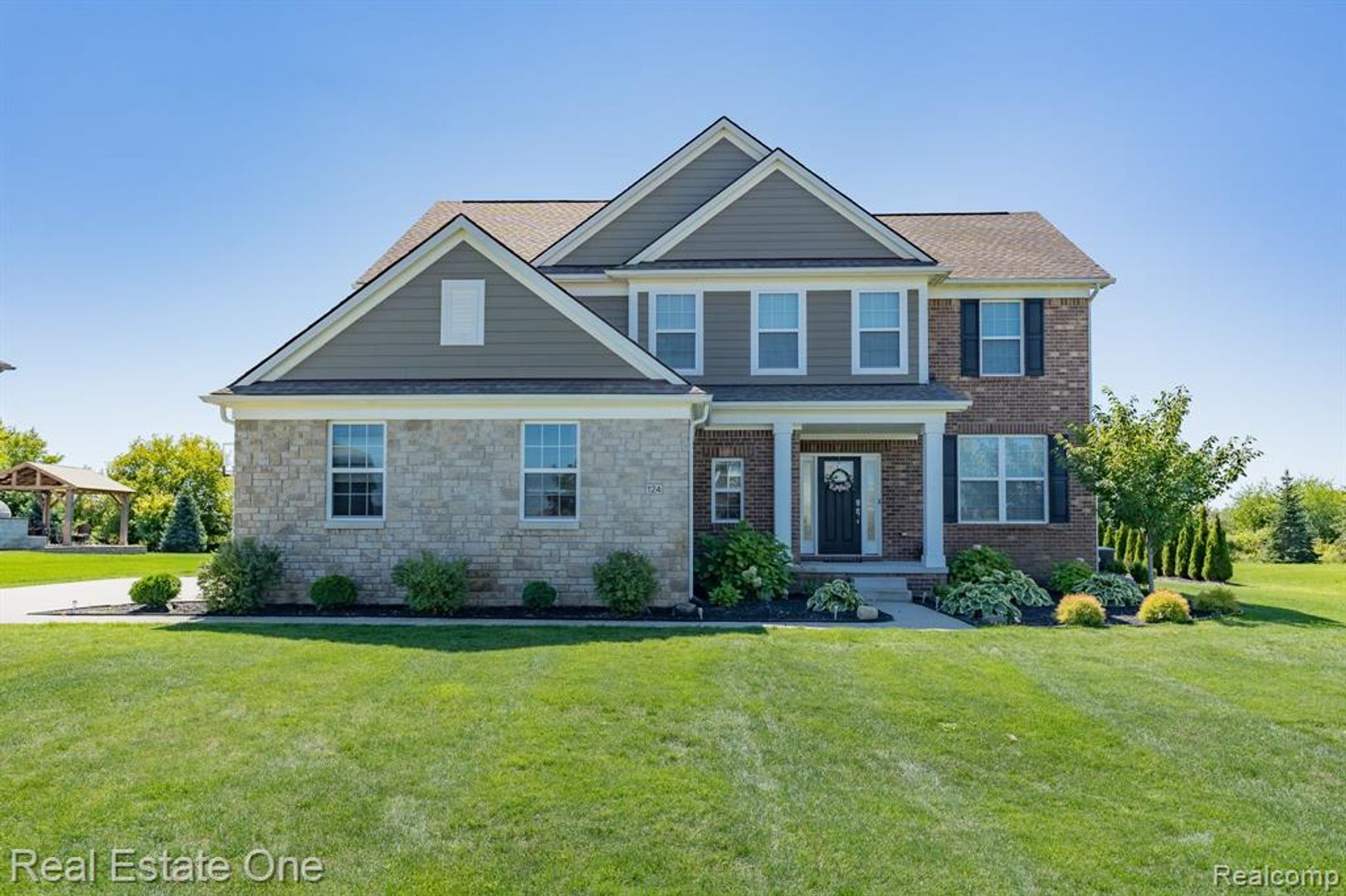 Rochester House: 124 Oakland Crest Drive