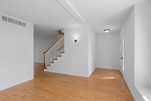 5816 SW Bay Shore Dr, Suttons Bay, MI 49682