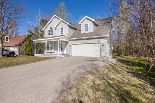 5816 SW Bay Shore Dr, Suttons Bay, MI 49682