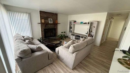 7457 Harrison St, Westland, MI 48185