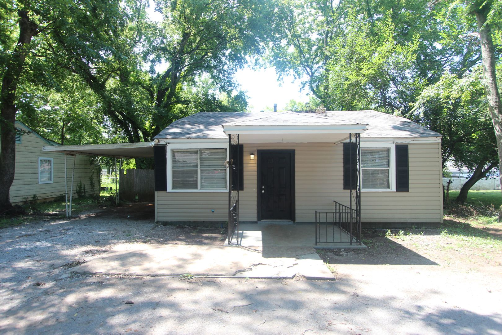 Birmingham House: 1433 Rayfield Drive