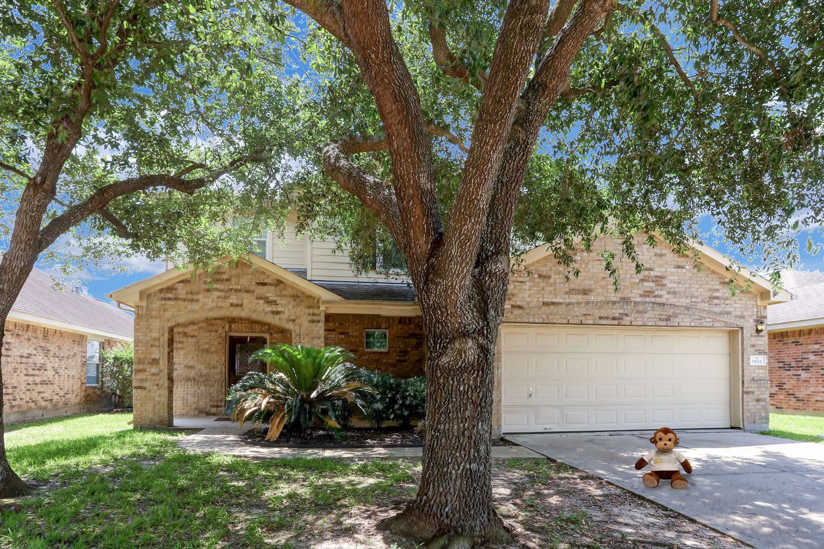 Houston House: 9611 Cobalt Creek Ln