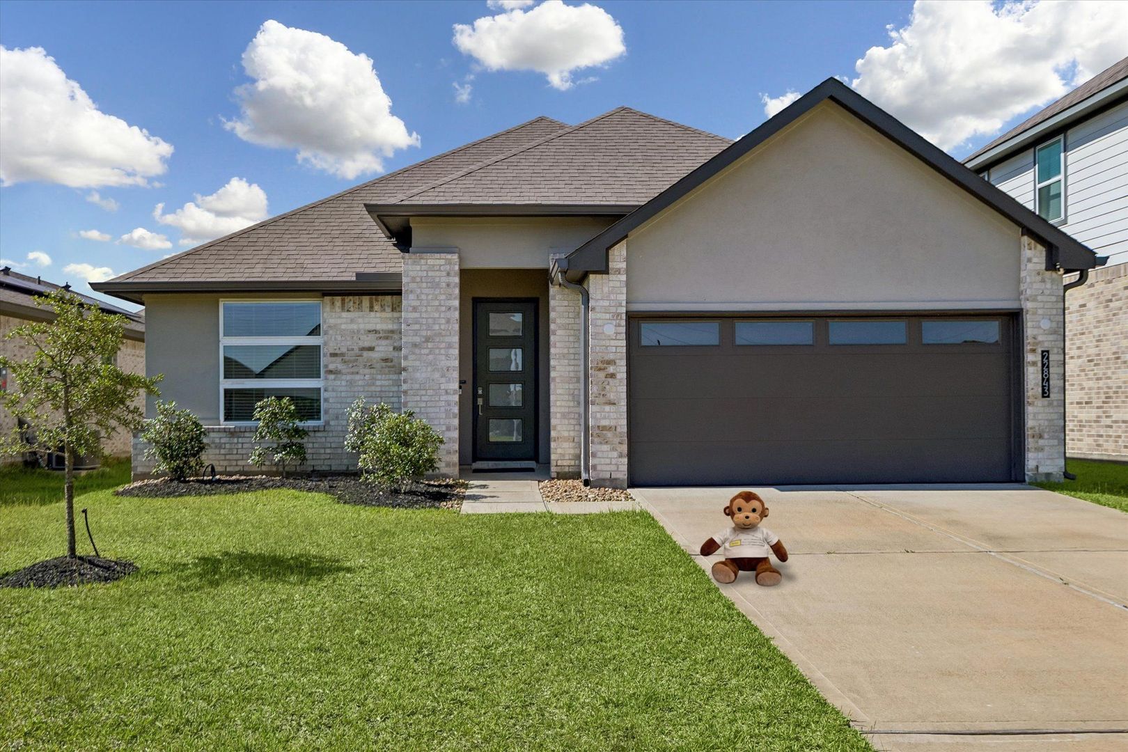 Katy House: 22843 Castello Lakes Dr