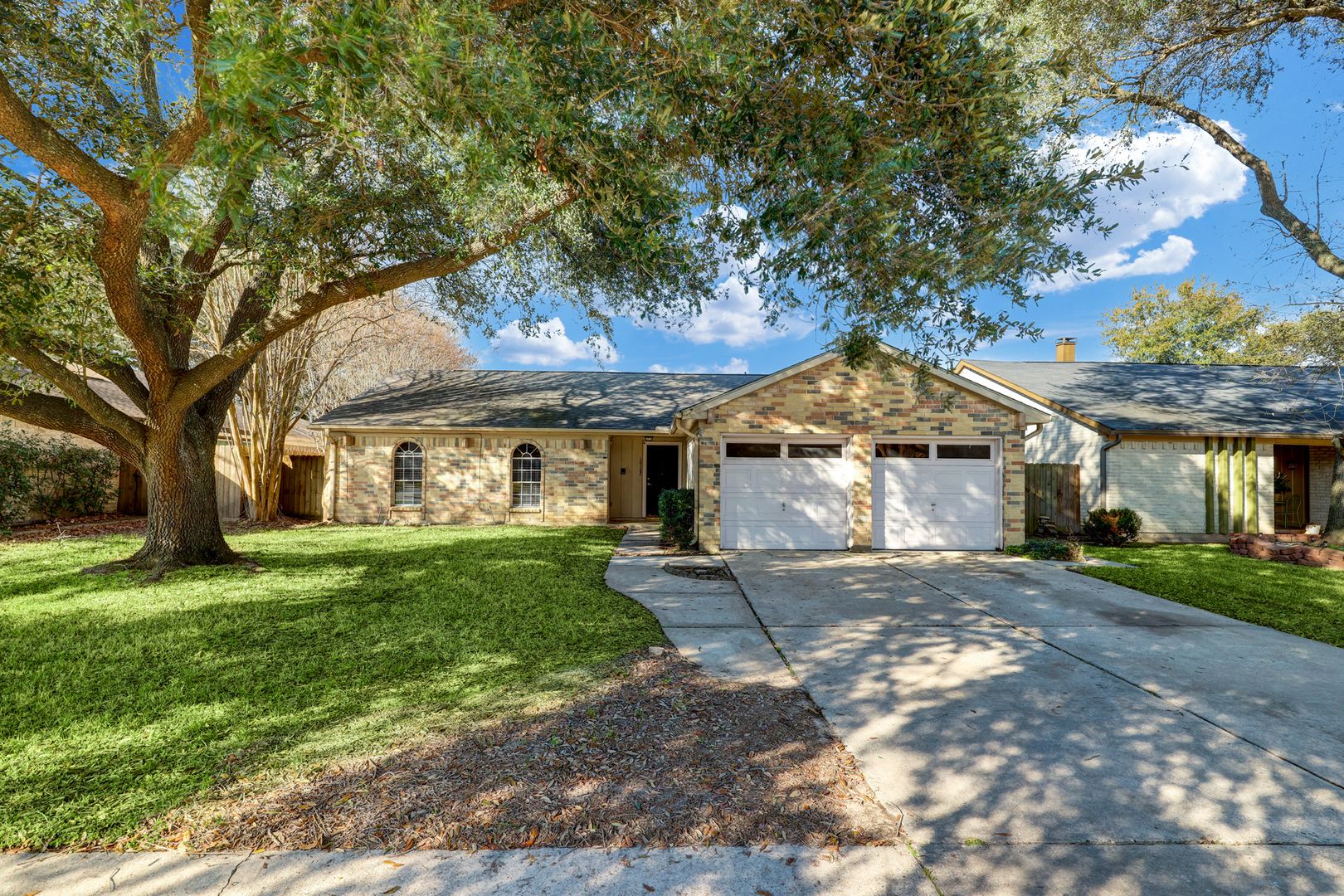 Houston House: 10102 Crescent Moon Dr