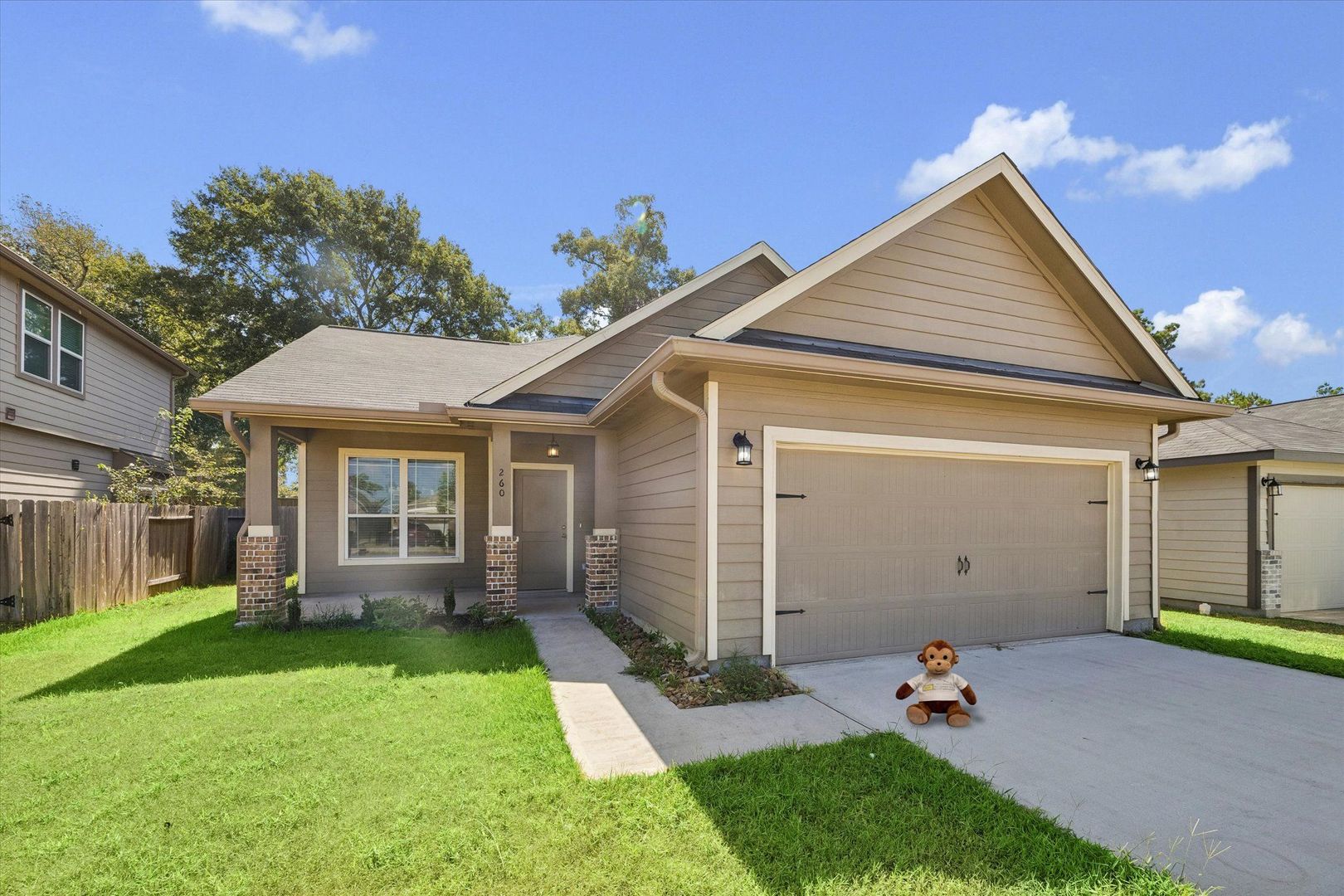 Conroe House: 260 Shoreview Dr