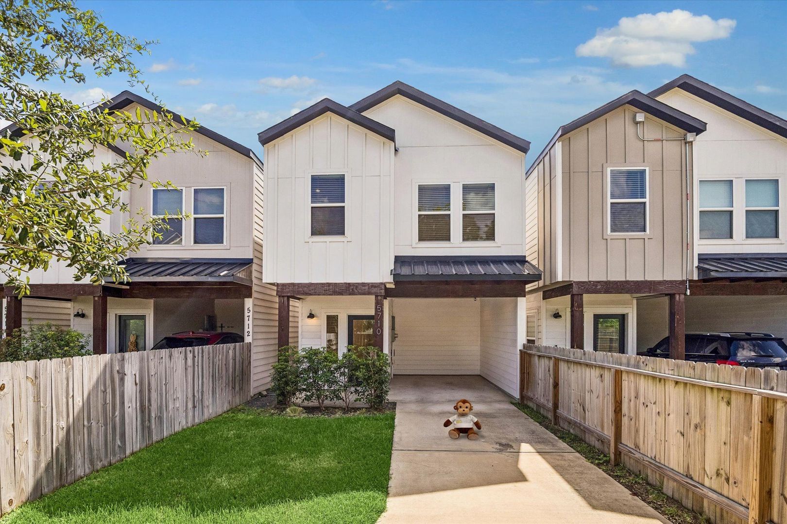Houston House: 5710 Elysian St