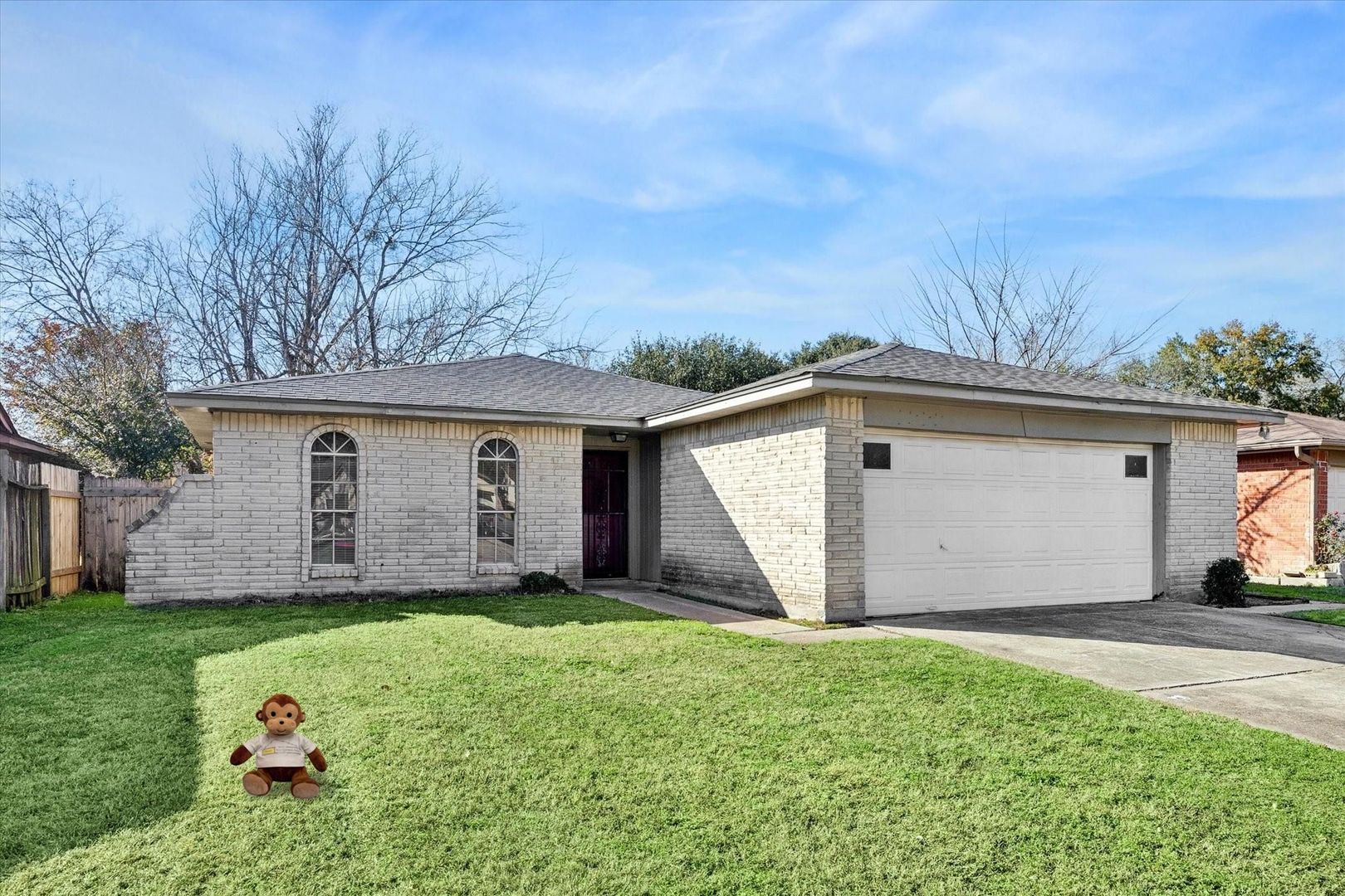 Houston House: 7323 Wovenwood Ln