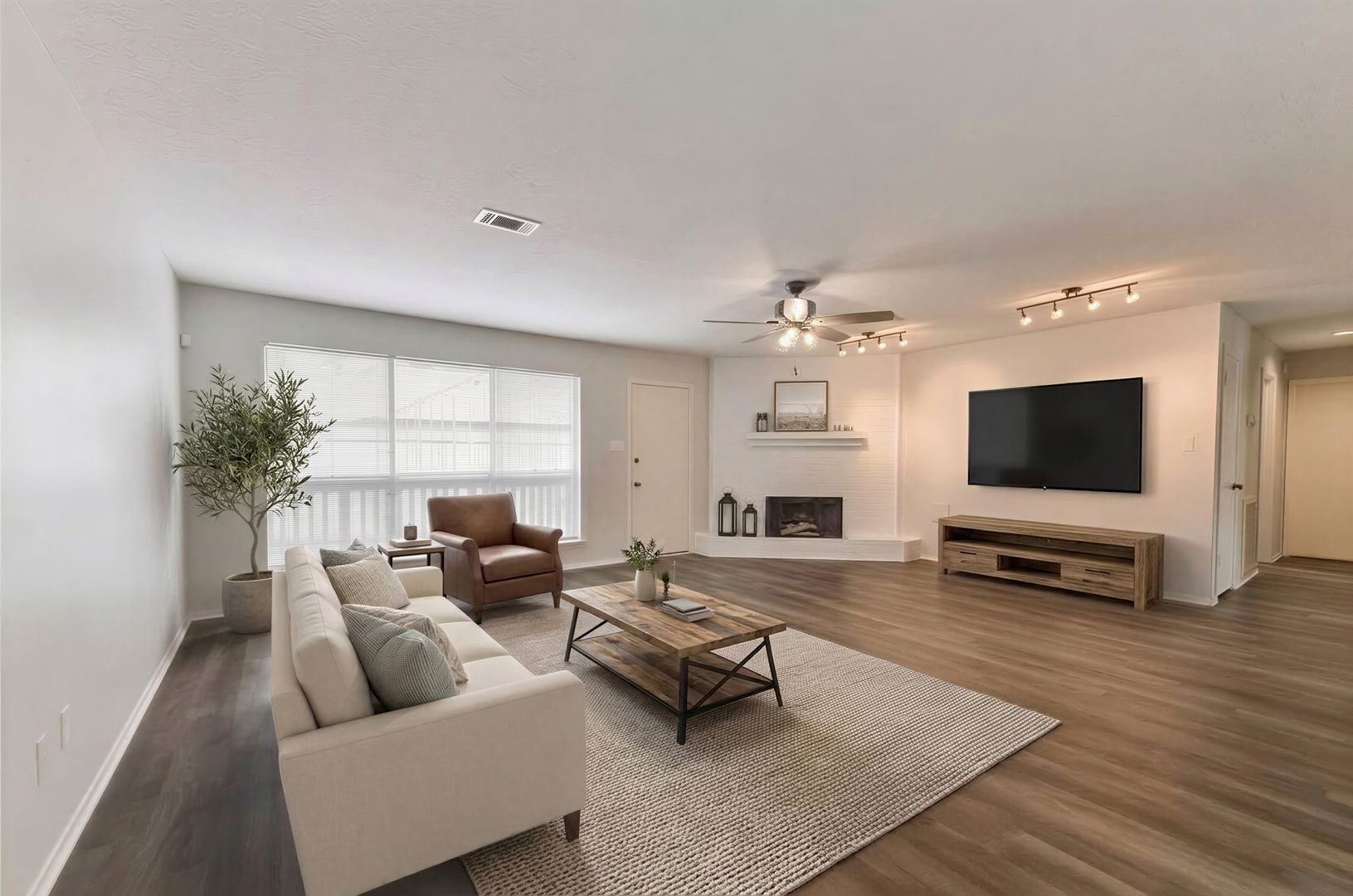 Houston House: 16606 Burlcreek St