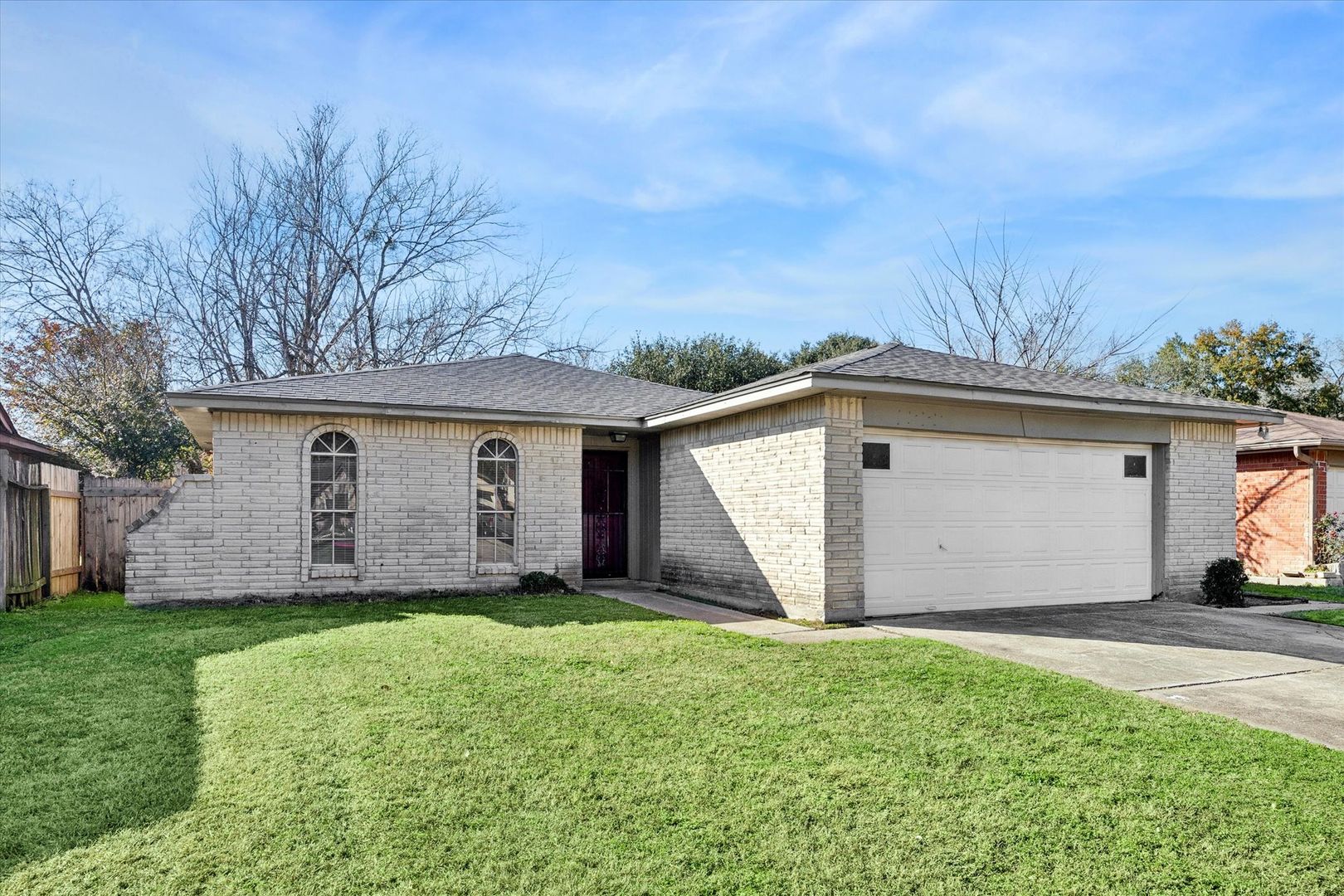 Houston House: 7323 Wovenwood Ln