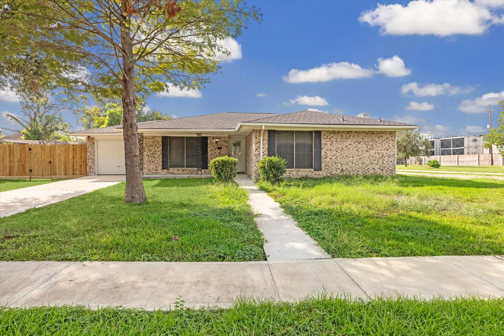 Houston House: 6902 Burgess St