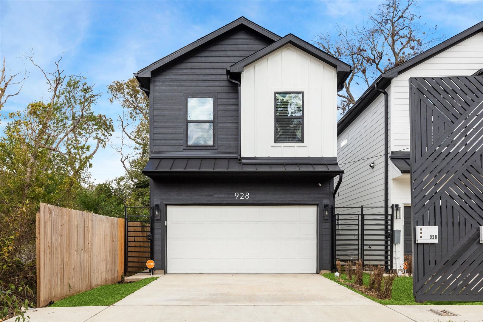 Houston House: 928 Granville Dr