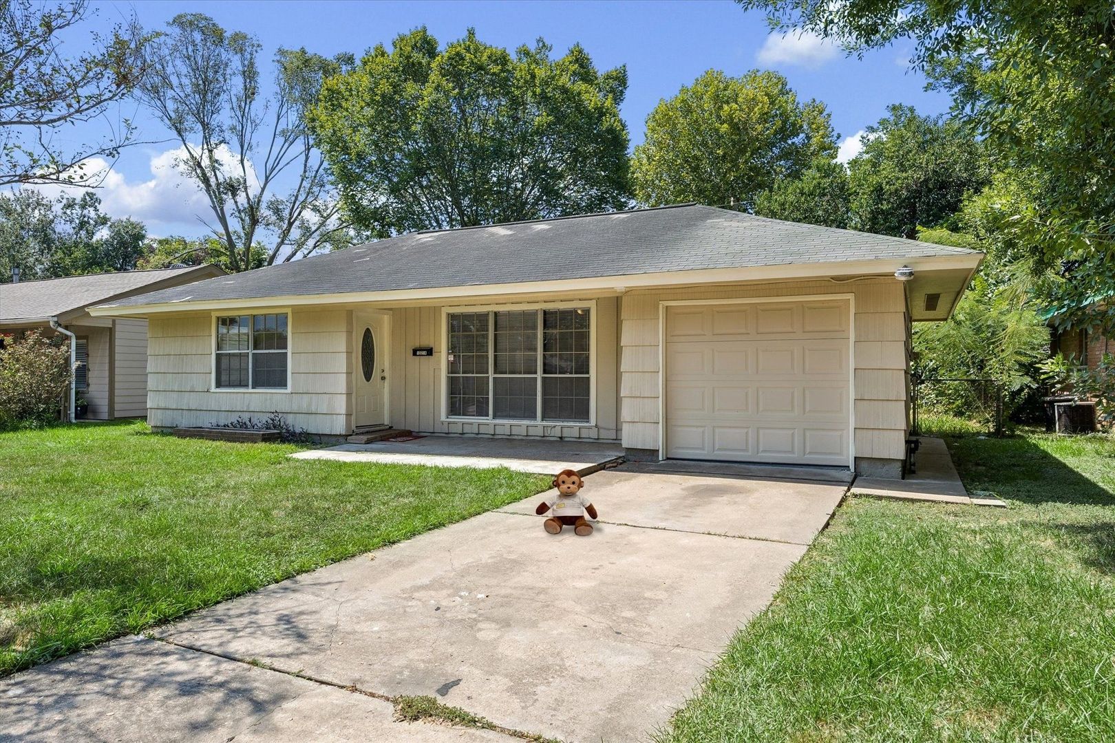 Houston House: 10214 Torrington Ln