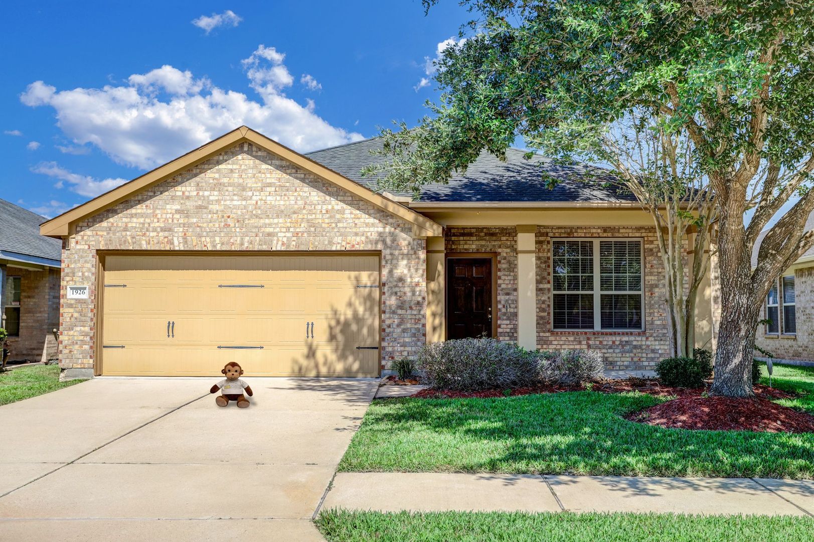 Fresno House: 1926 Lansing Cove Dr