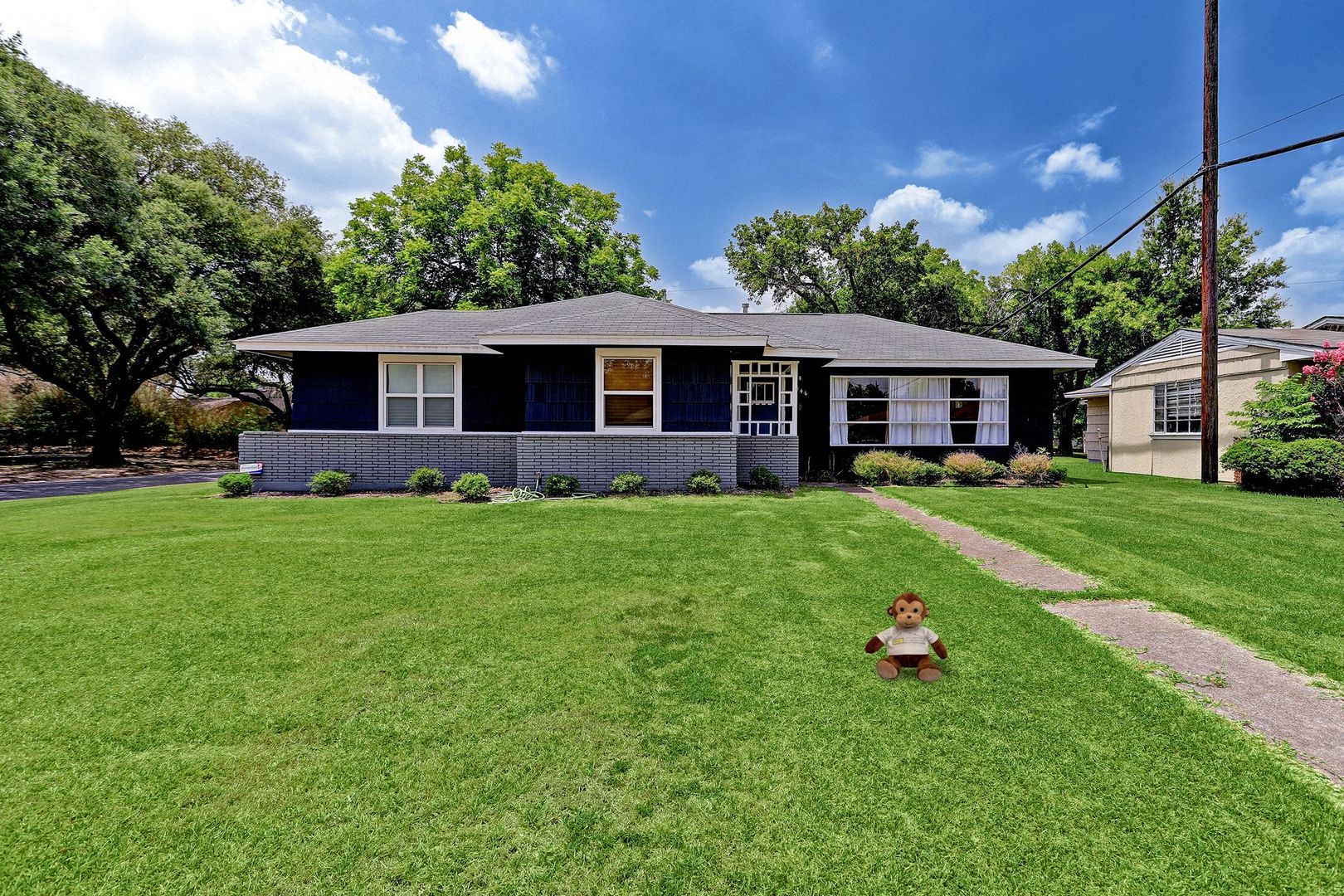 Houston House: 5146 Stuyvesant Ln.