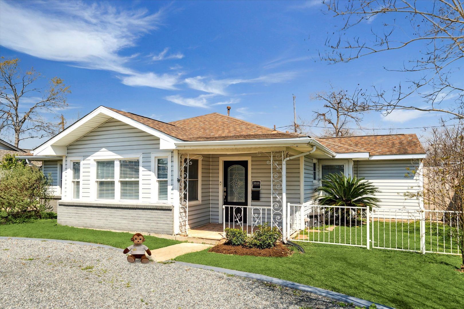 Houston House: 1444 W 43rd St