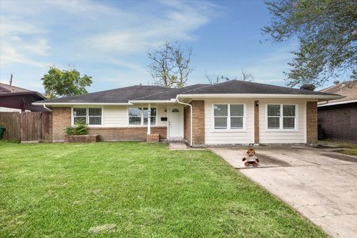 Move-in Ready Home in Hobby Area for Lease! – photo 1