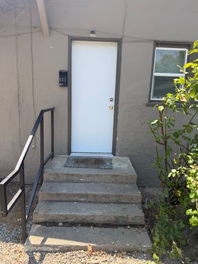 1 bedroom 1 bath duplex for rent – photo 1
