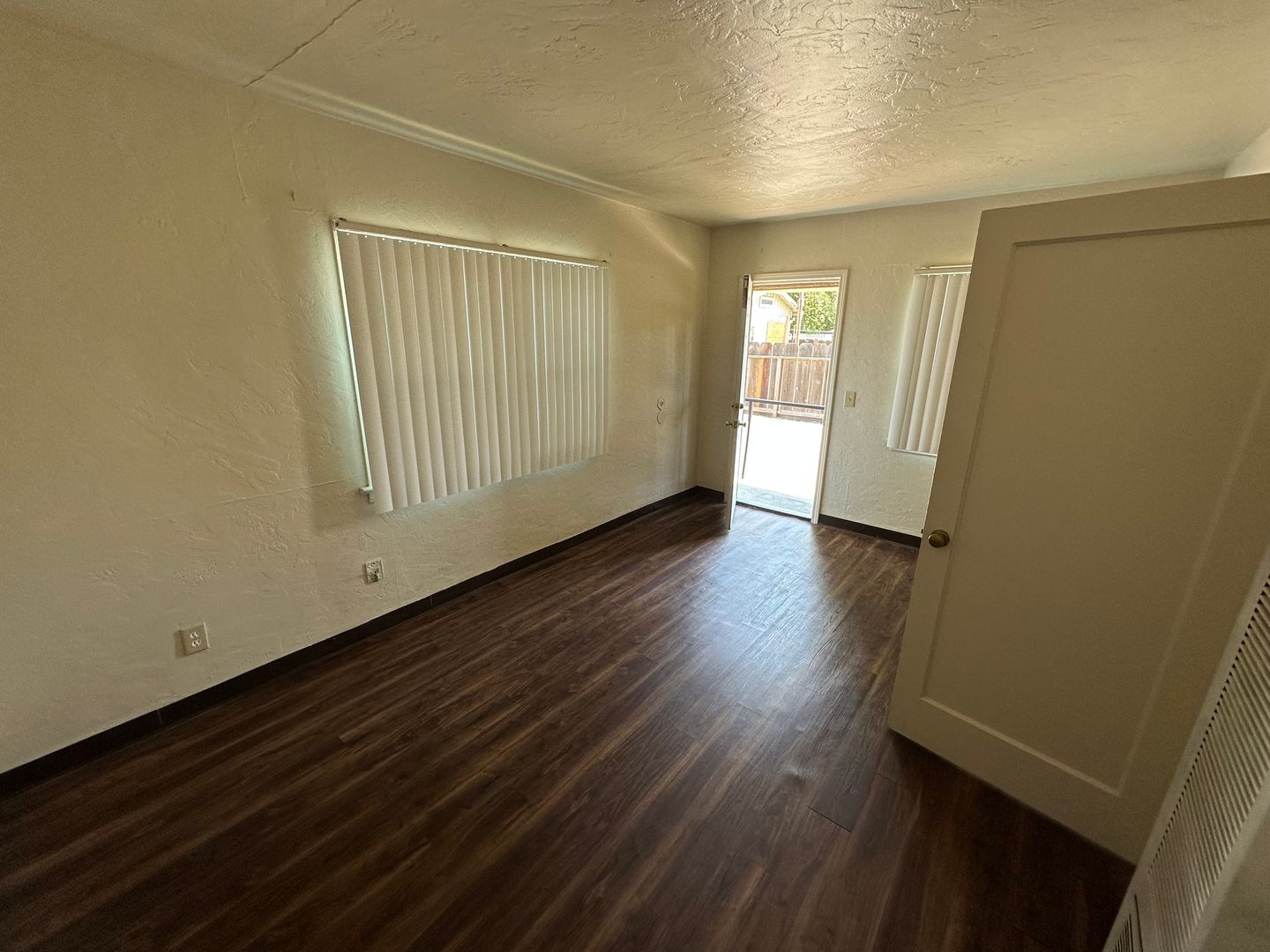 Merced Apartment: 317-325 E.20th Street