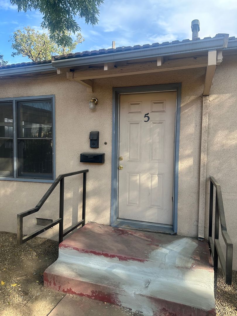 Merced Apartment: 2310 "M" St #1-9