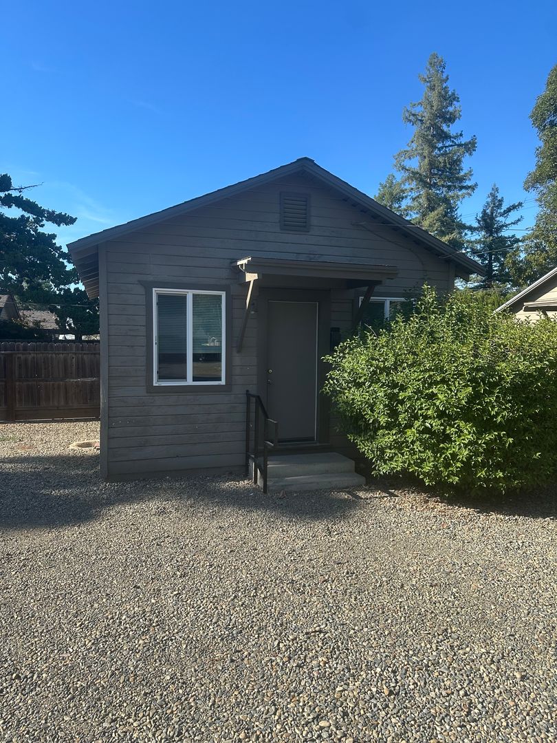 Merced Apartment: 317-325 E.20th Street