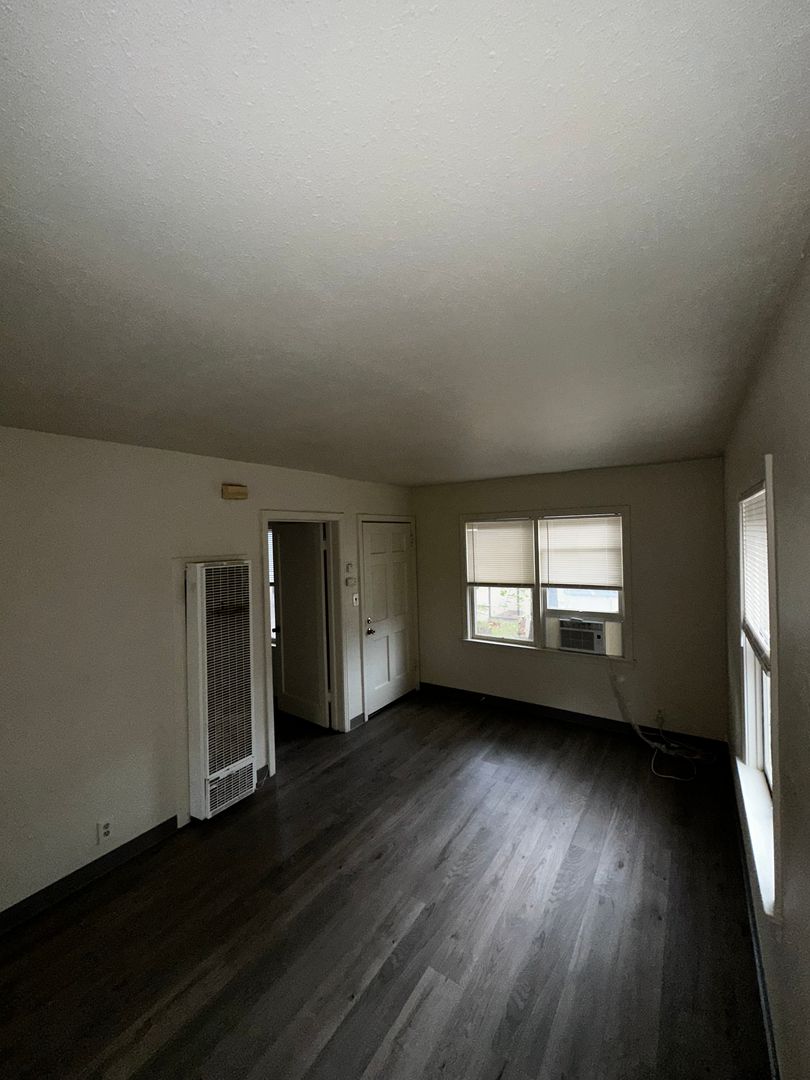 Merced Apartment: 2310 "M" St #1-9