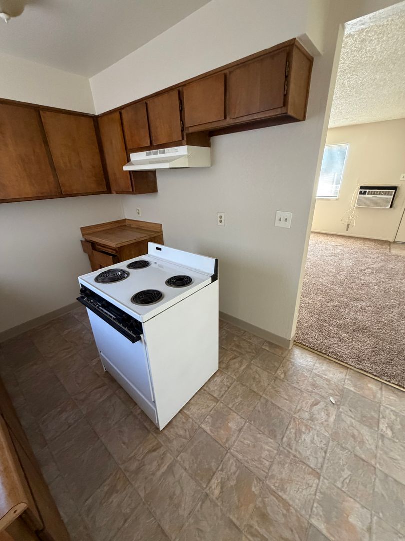 Merced Apartment: 1411 - 1441 Yosemite Parkway