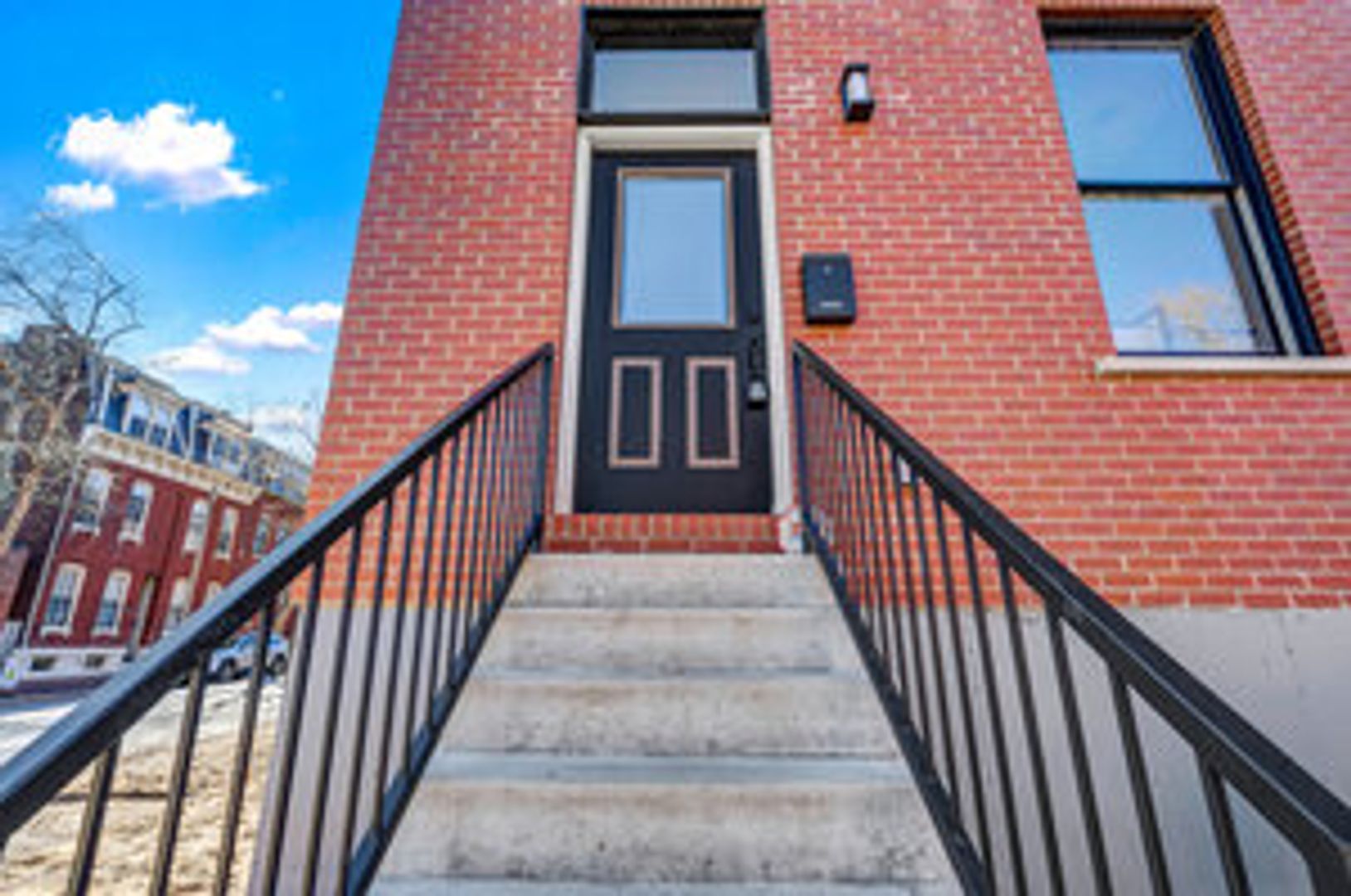 Saint Louis House: 1000 Barton Street