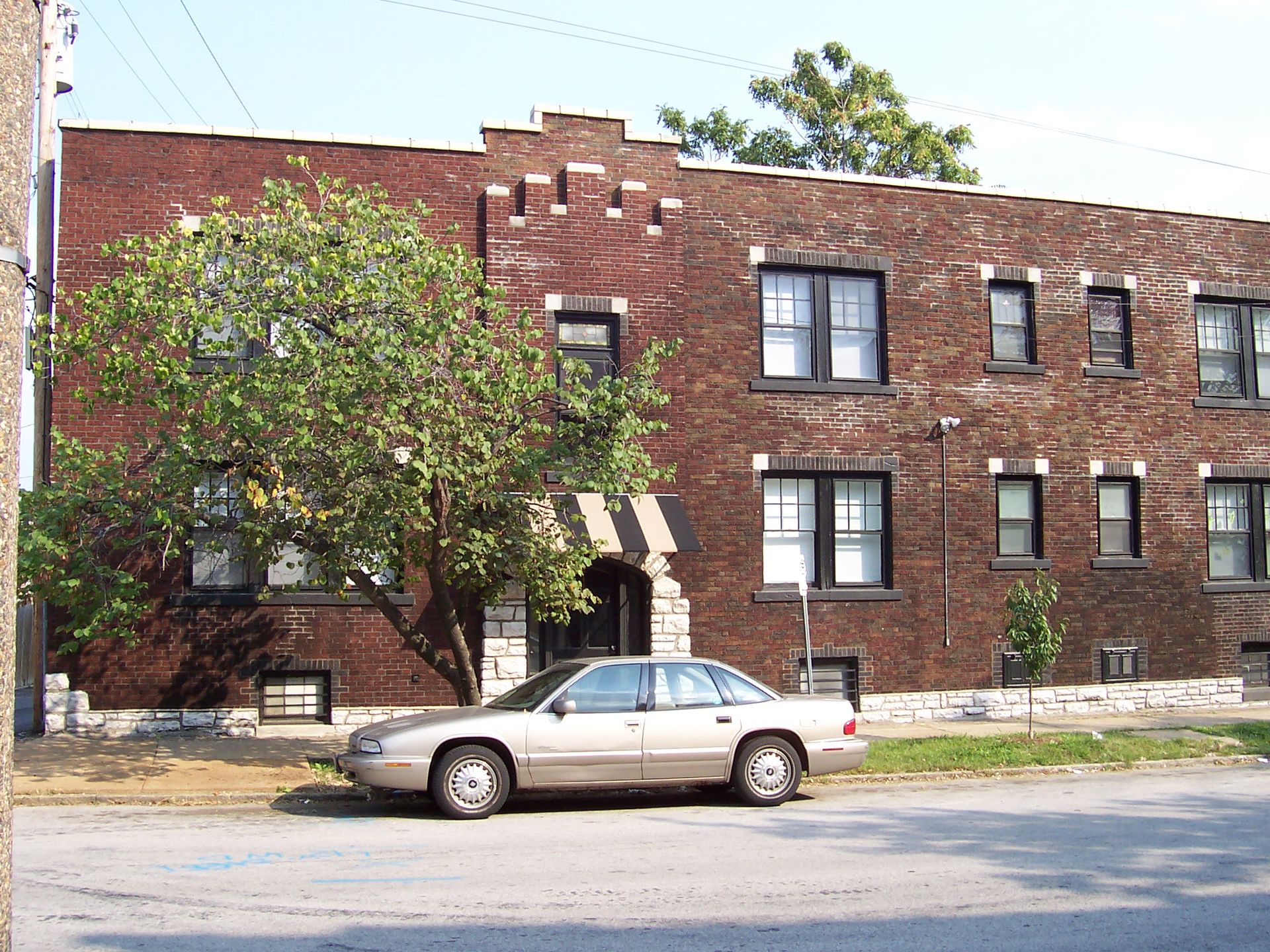 Saint Louis Apartment: 1927 Ann & mississippi