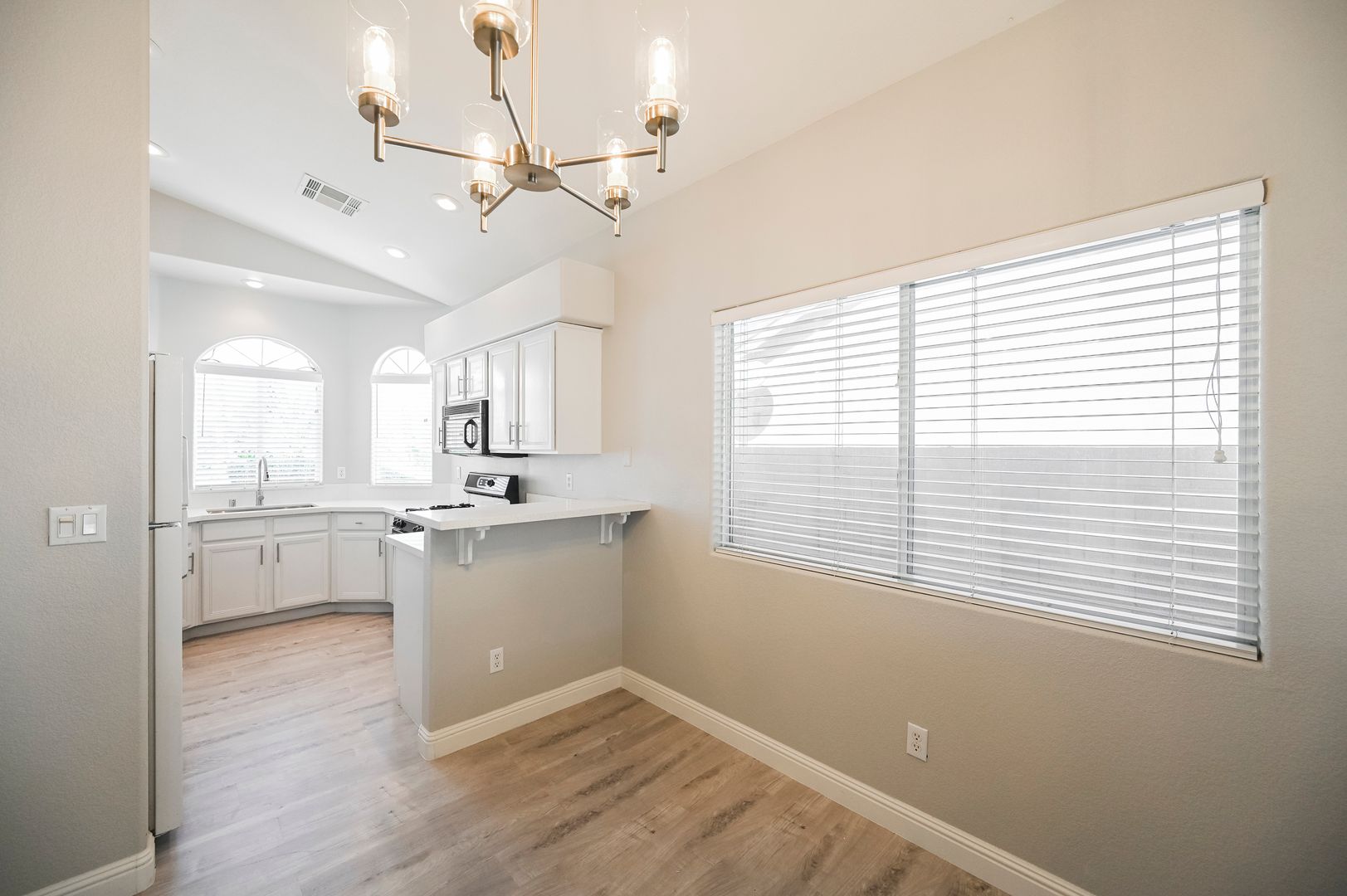 Henderson House: 490 Beaconwood Street