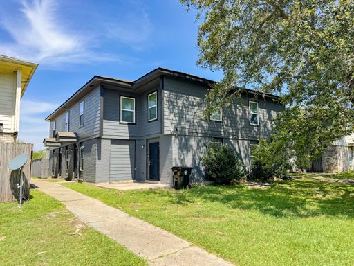 Vouchers Accepted-Large 3 bedroom 2.5 Bath Apartment – photo 1