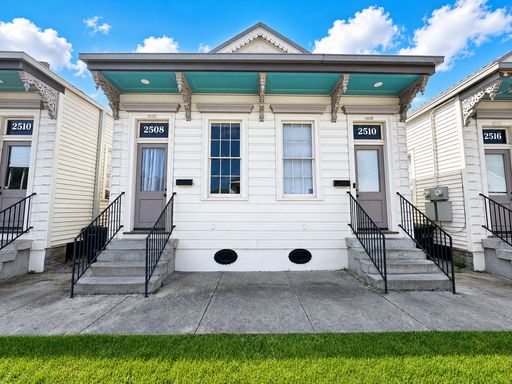 Vouchers Accepted - Beautiful & Recently Renovated 2 Bed / 1 Bath Apartment – photo 1