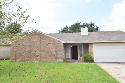 Spacious 3-Bedroom Home with Fenced Backyard