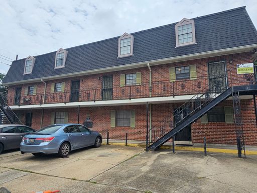 Vouchers Accepted-Uptown near St. Charles Ave. – photo 1