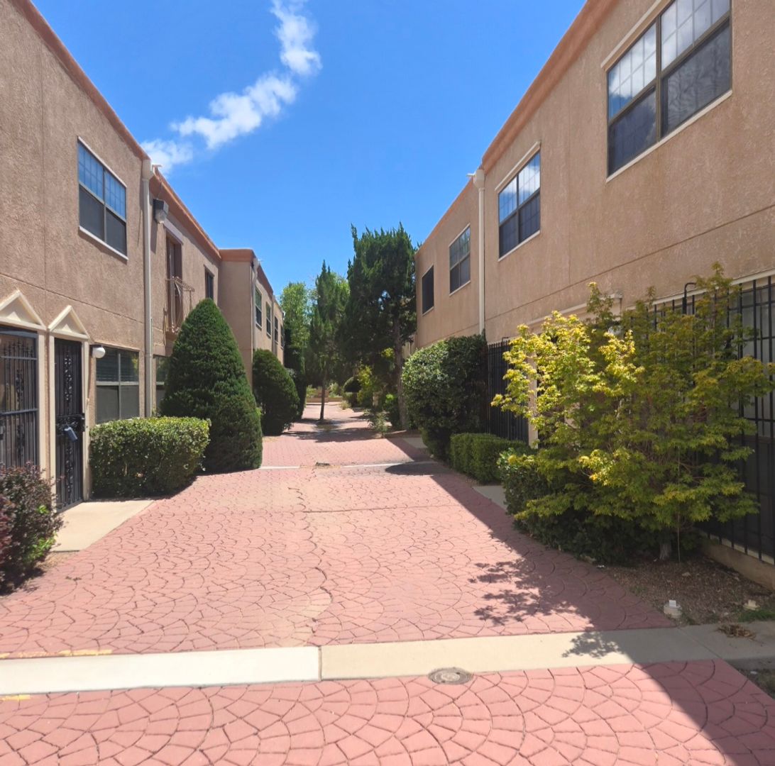 Albuquerque House: 6041 Sequoia Rd. NW Apt. D10