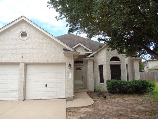 Charming 3-Bedroom Home in Tomball with Spacious Yard