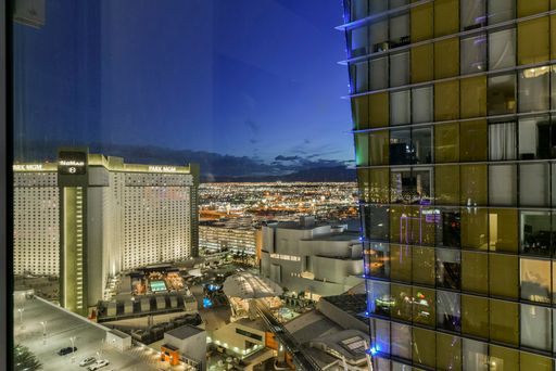 Stunning High-Rise Studio with Floor-to-Ceiling Views – World-Class Amenities in the Heart of Las Vegas – photo 1
