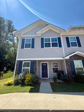 Great 3 br, 2.5 bath townhome in Pendleton