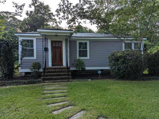 Huge Yard, 3 bedrooms! – photo 1