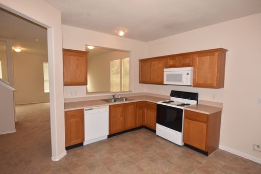 Spacious Move-In Ready Home with Modern Comforts in Copperfield – photo 1