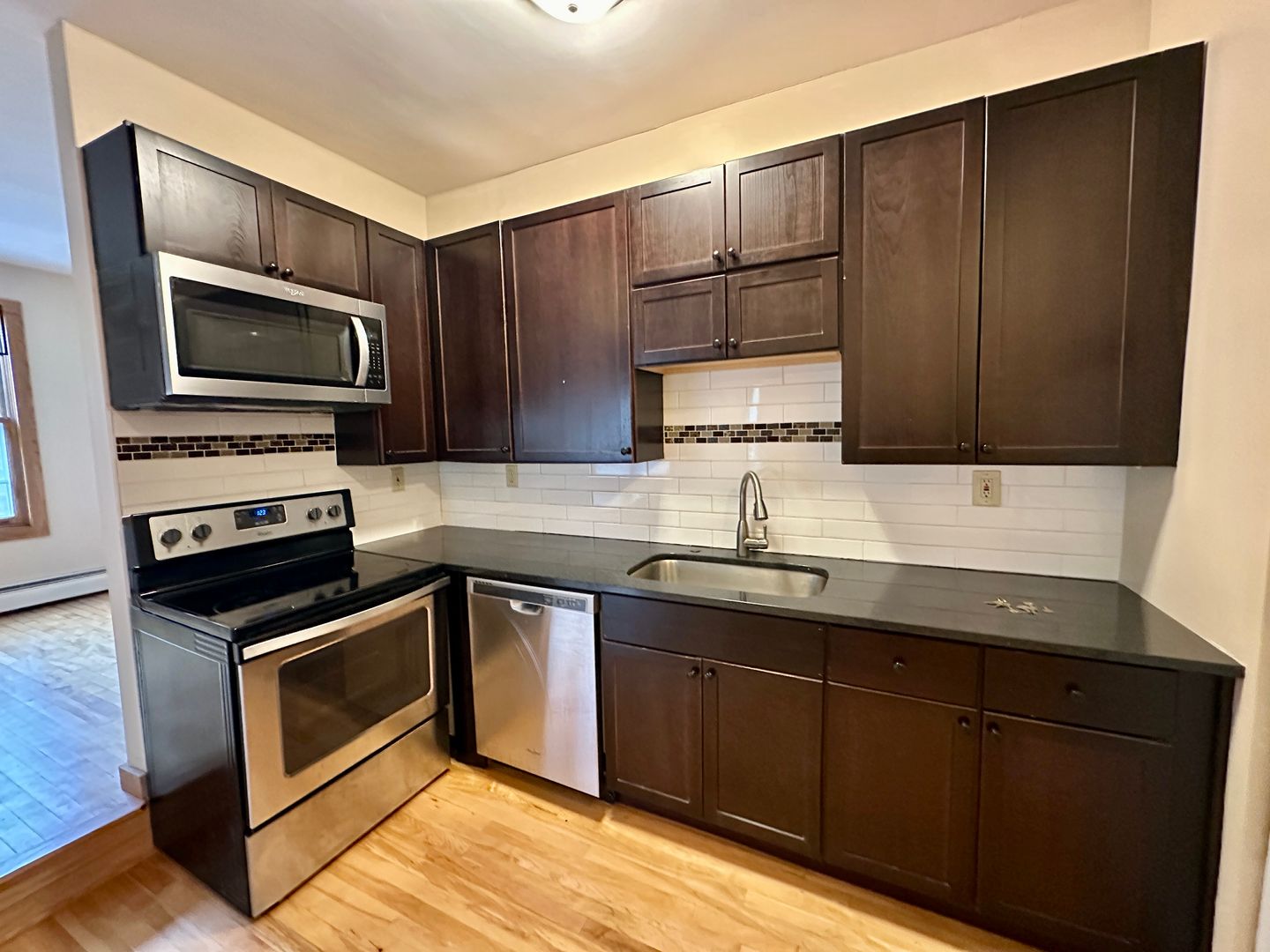 Minneapolis Apartment: 2514 Emerson Ave S.