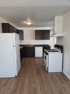 Bright & Airy 2BR/2BA with Strip & City Views – Brand New Flooring, Fresh Paint Throughout! – photo 1