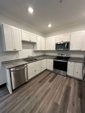 Large 3-bedroom Apartment in Saint Paul! – photo 1