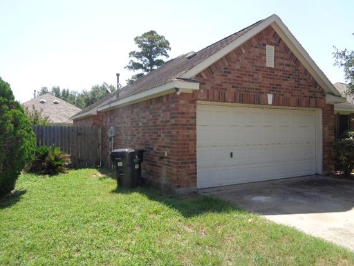Spacious 4-Bedroom Home in Pinehurst’s Desirable Decker Oaks Community