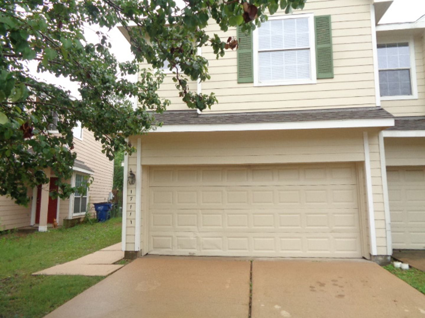 Spring House: 17111 Oakwood Chase