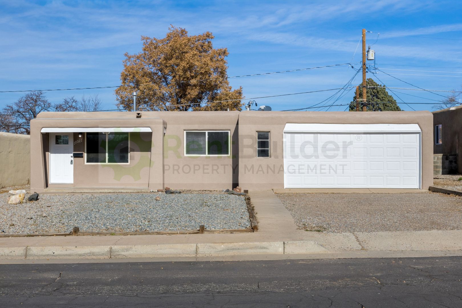 Albuquerque House: 10021 Los Arboles Ave NE